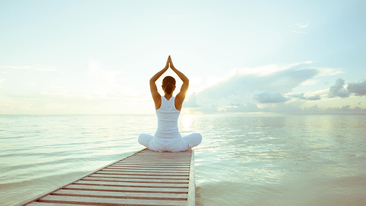 maestro de yoga