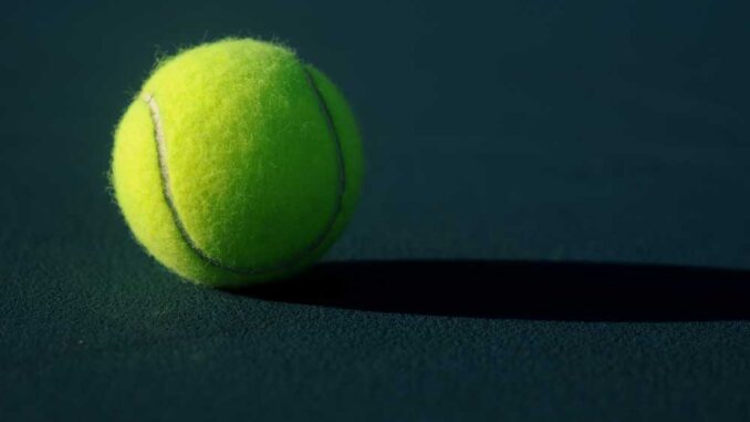 Son las pelotas de pádel iguales que las de tenis? - Blog Décimas