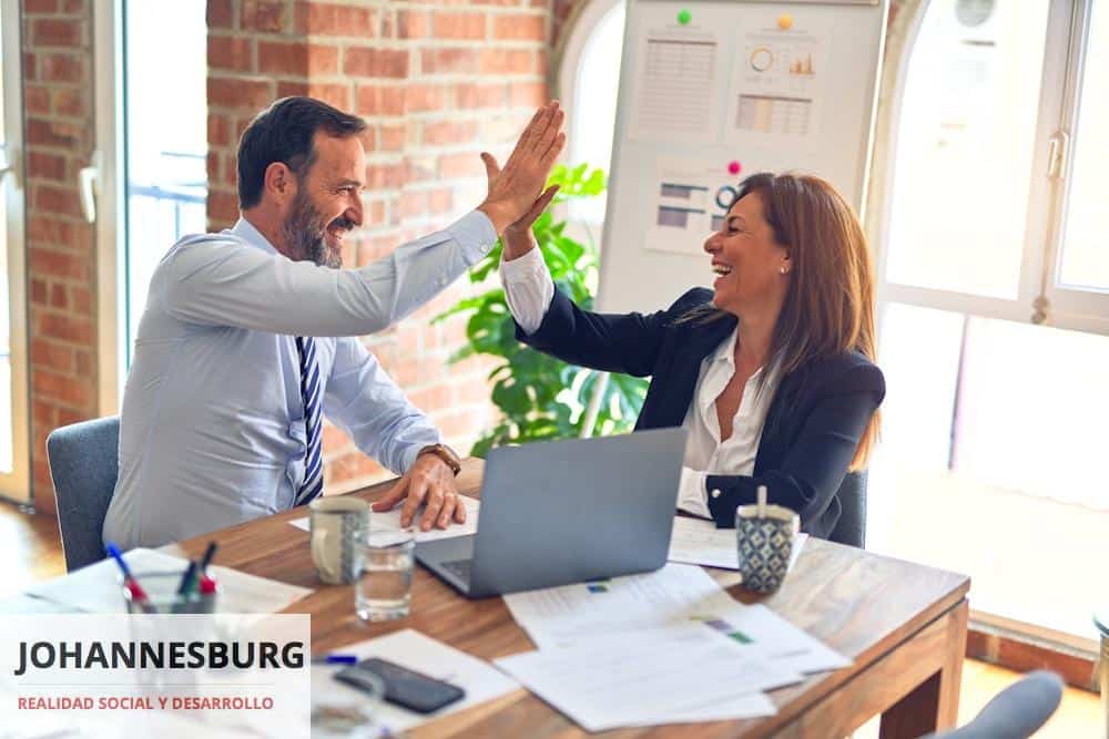 man in white dress shirt sitting beside woman in black long sleeve shirt