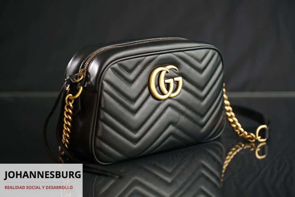 black Gucci leather shoulder bag